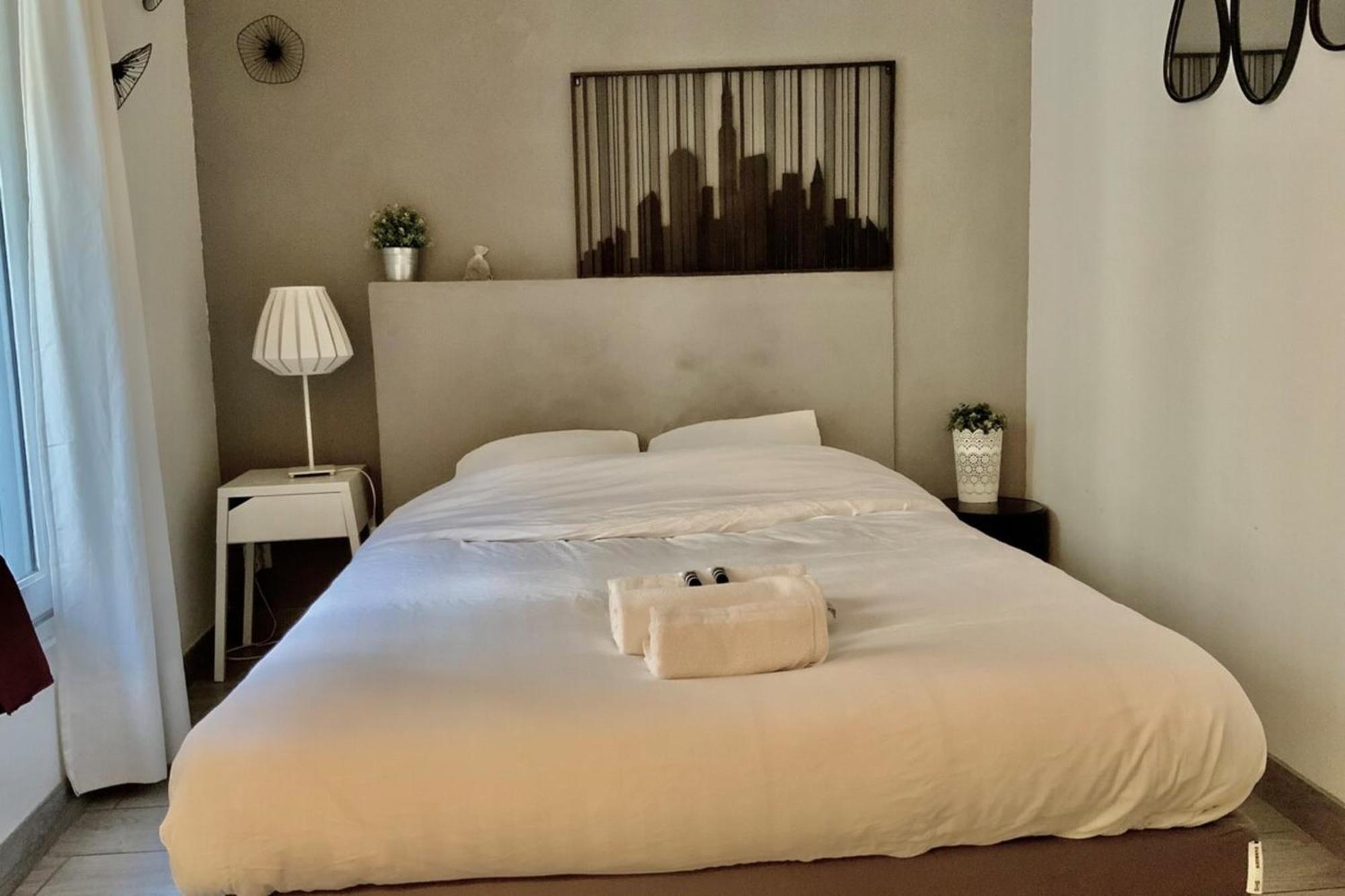 Le Jardinet - With Office In The City Center! كاستيلنو-لو-ليه المظهر الخارجي الصورة