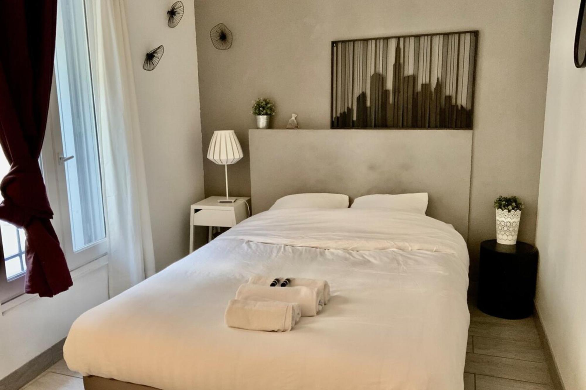 Le Jardinet - With Office In The City Center! كاستيلنو-لو-ليه المظهر الخارجي الصورة