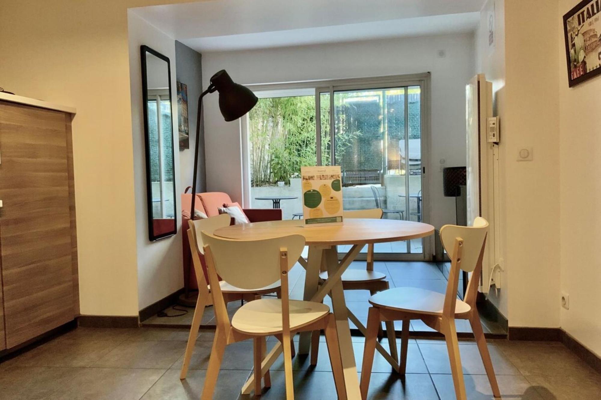 Le Jardinet - With Office In The City Center! كاستيلنو-لو-ليه المظهر الخارجي الصورة