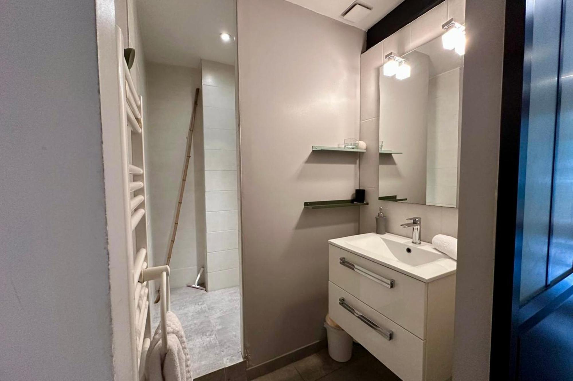 Le Jardinet - With Office In The City Center! كاستيلنو-لو-ليه المظهر الخارجي الصورة