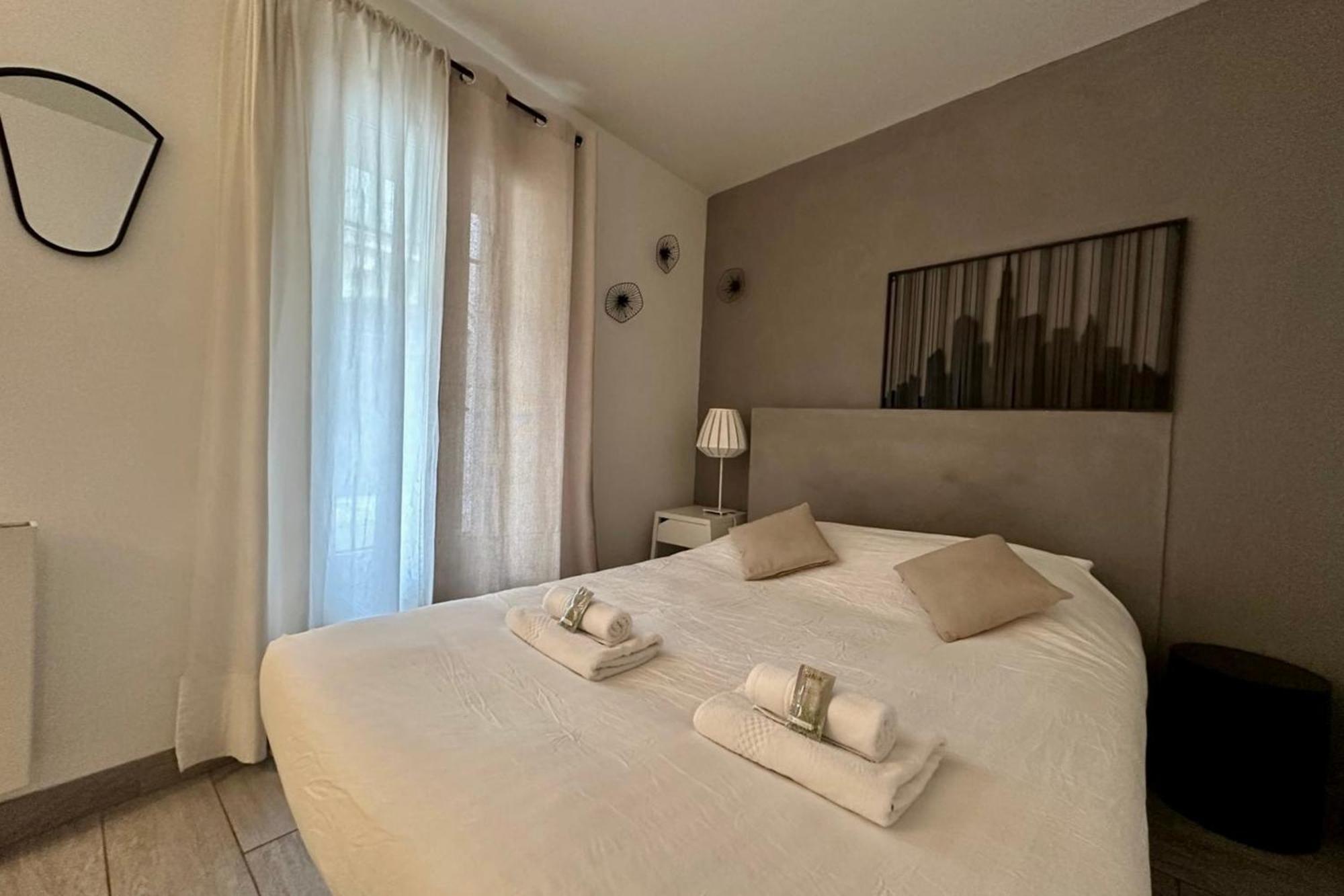 Le Jardinet - With Office In The City Center! كاستيلنو-لو-ليه المظهر الخارجي الصورة