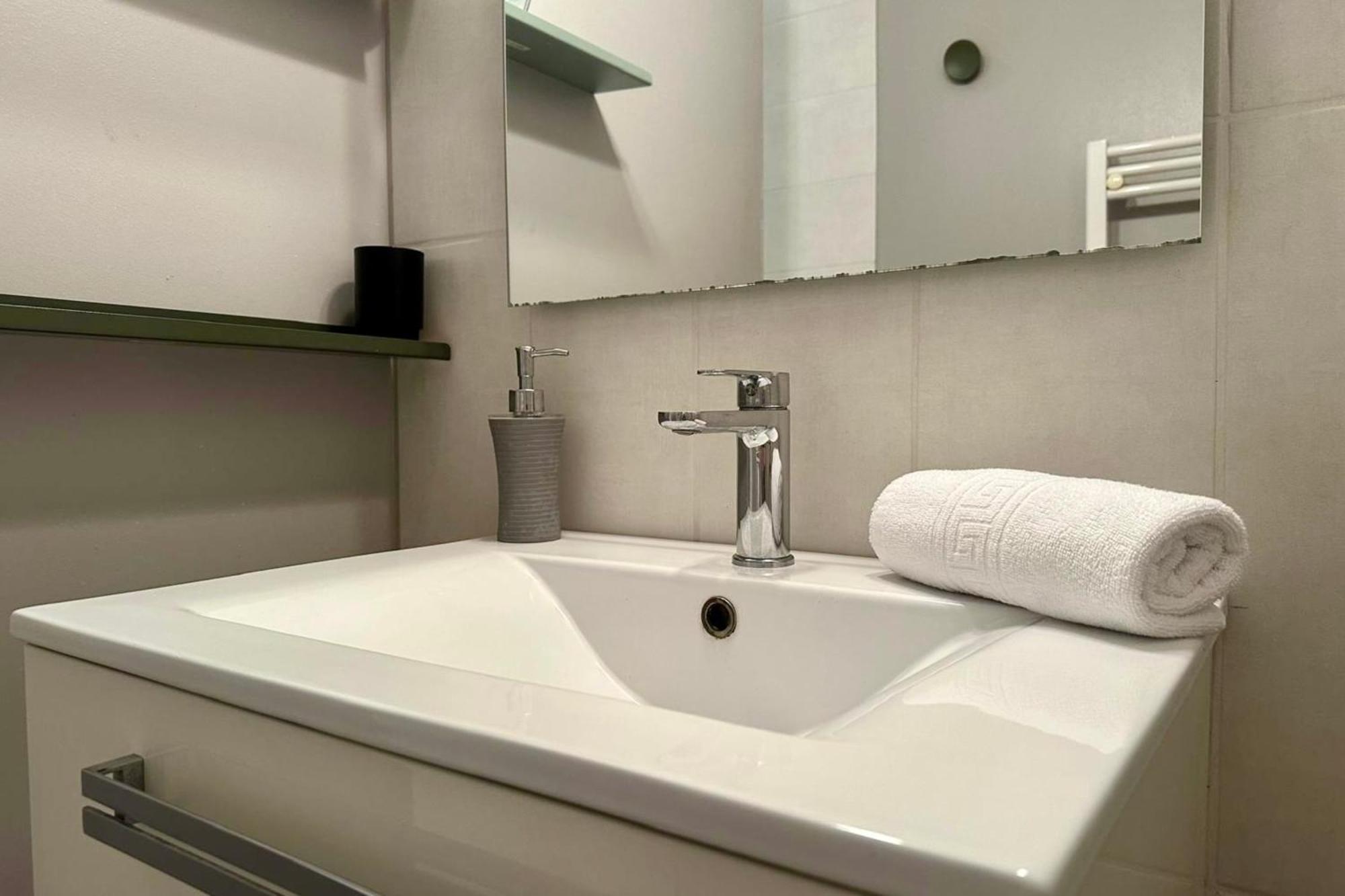 Le Jardinet - With Office In The City Center! كاستيلنو-لو-ليه المظهر الخارجي الصورة